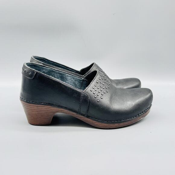 Dansko Shoes Womens 8 Black Leather Clogs Slip On Studded Comfort Work Classic - Picture 1 of 12